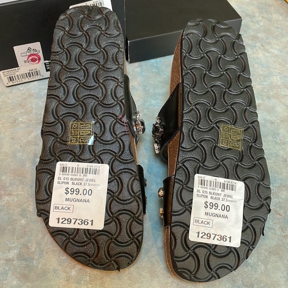 Design Lab black slides ( sz 7.5) - Picture 4 of 9